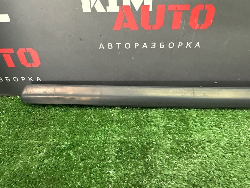 Уплотнитель стекла наружный (Бархотка) Ford Focus 3 2012 MK3