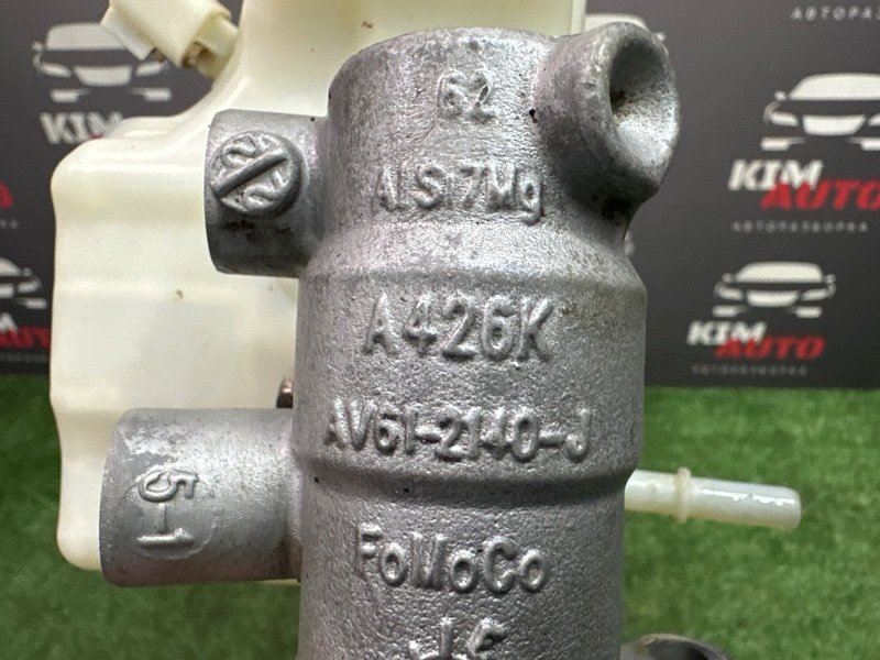 Главный тормозной цилиндр с бочком Ford Focus 3 2012 MK3