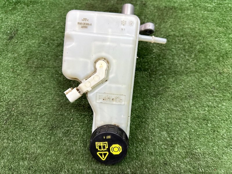 Главный тормозной цилиндр с бочком Ford Focus 3 2012 MK3