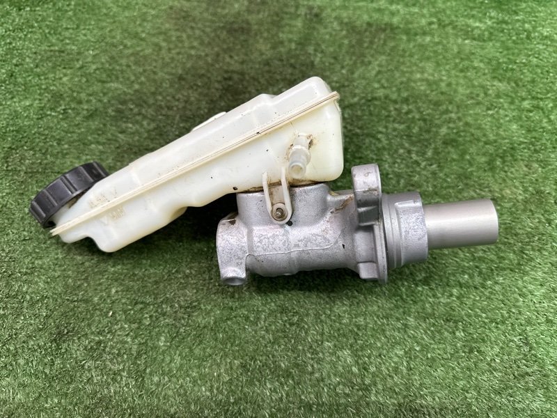 Главный тормозной цилиндр с бочком Ford Focus 3 2012 MK3