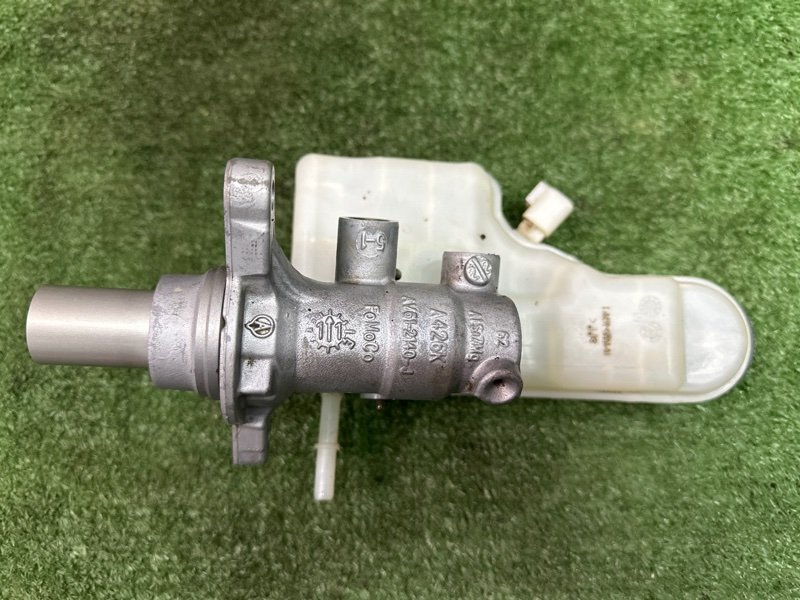 Главный тормозной цилиндр с бочком Ford Focus 3 2012 MK3