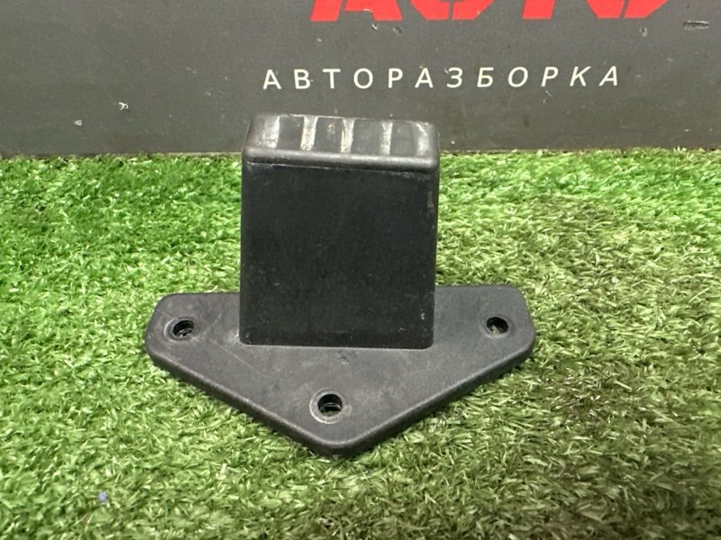 Отбойник крышки багажника Ford Focus 3 2012 MK3