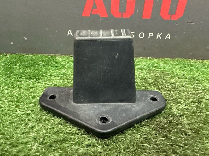 Отбойник крышки багажника Ford Focus 3 2012 MK3