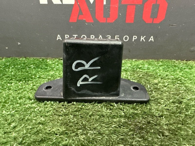 Отбойник крышки багажника Ford Focus 3 2012 MK3