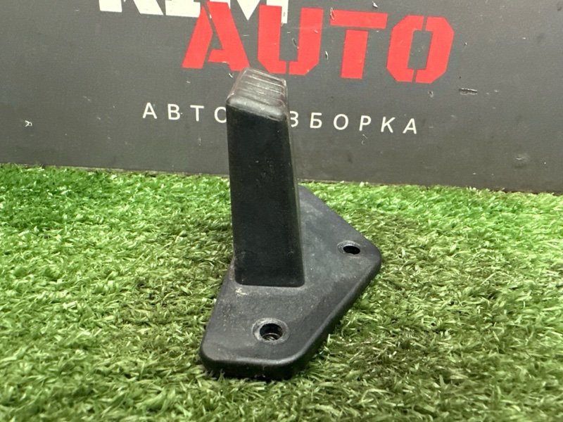 Отбойник крышки багажника Ford Focus 3 2012 MK3