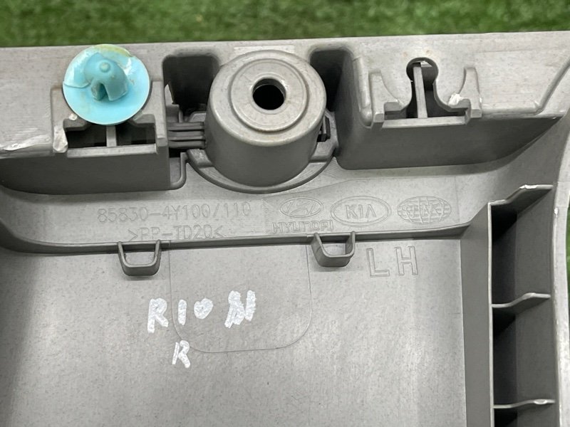 Накладка центральной стойки верхняя Kia Rio 3 2012 QB