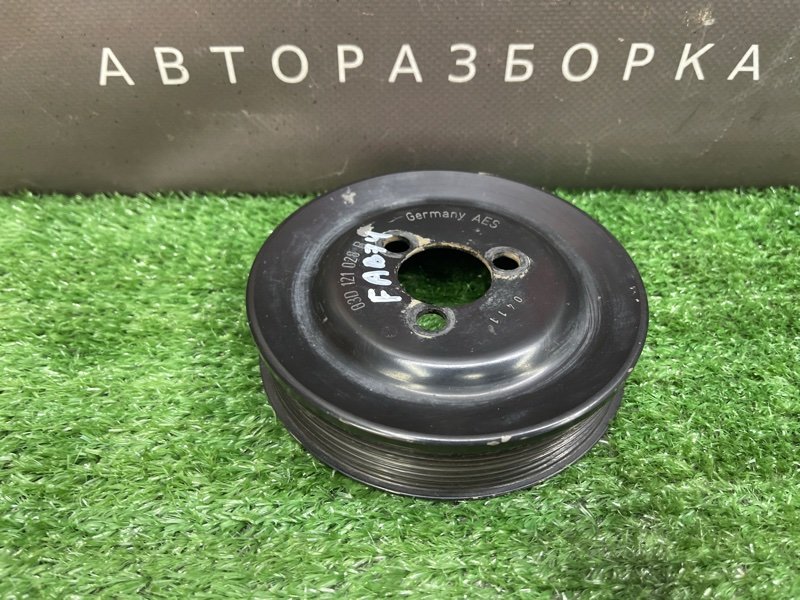 Шкив помпы Skoda Fabia 2 2011