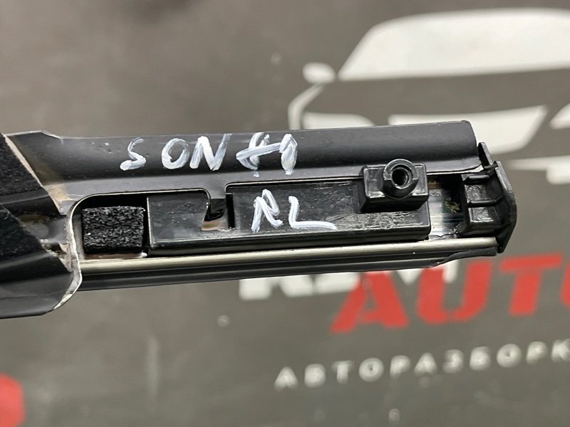 Уплотнитель стекла наружный (Бархотка) Hyundai Sonata 7 2018