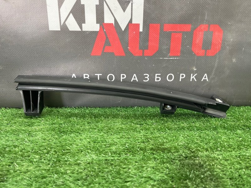 Направляющая стекла двери Hyundai Sonata 7 2018