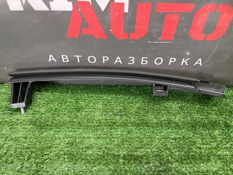 Направляющая стекла двери Hyundai Sonata 7 2018