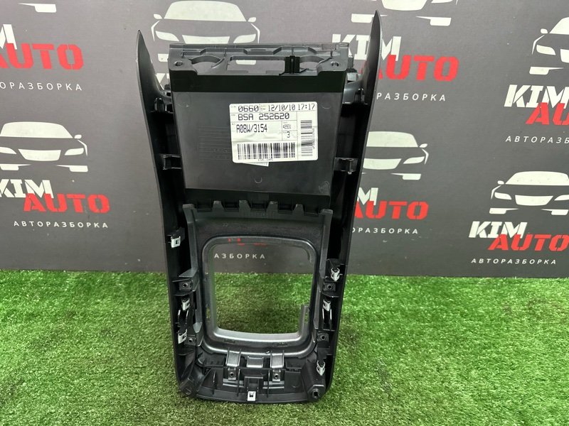 Накладка центральной консоли Kia Ceed 1 HB 2010 ED