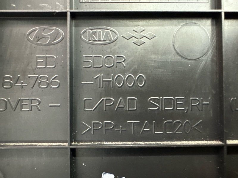 Накладка торпедо боковая Kia Ceed 1 HB 2010 ED
