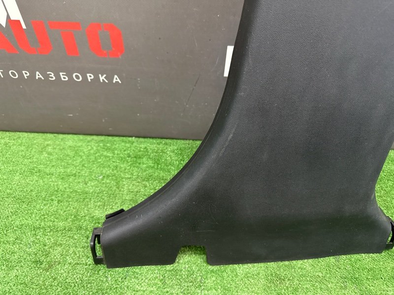 Накладка центральной стойки нижняя Kia Ceed 1 HB 2010 ED