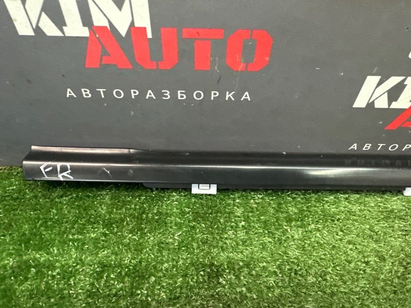 Уплотнитель стекла наружный (Бархотка) Kia Ceed 1 HB 2010 ED