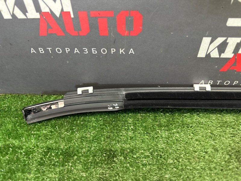 Уплотнитель стекла наружный (Бархотка) Kia Ceed 1 HB 2010 ED