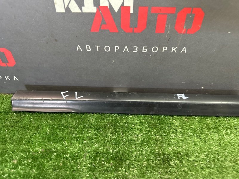 Уплотнитель стекла наружный (Бархотка) Kia Ceed 1 HB 2010 ED