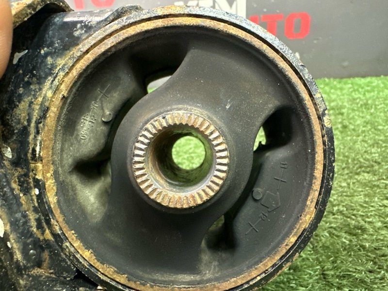 Подушка/опора двигателя Kia Ceed 1 HB 2010 ED