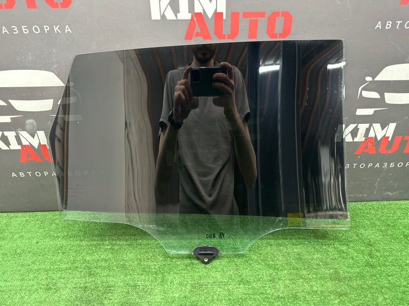 Стекло двери Kia Ceed 1 HB 2010 ED