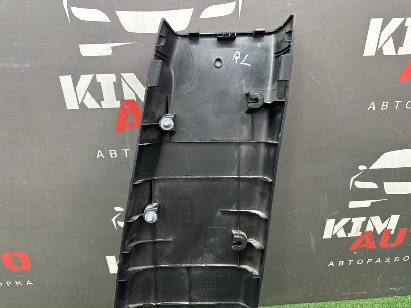 Накладка центральной стойки нижняя Kia Ceed 1 HB 2010 ED