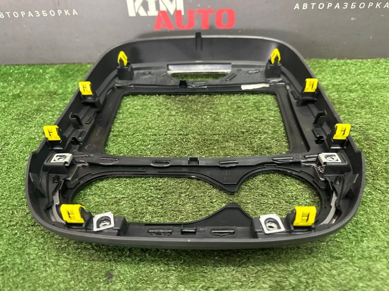 Рамка магнитолы Renault Kaptur 2017