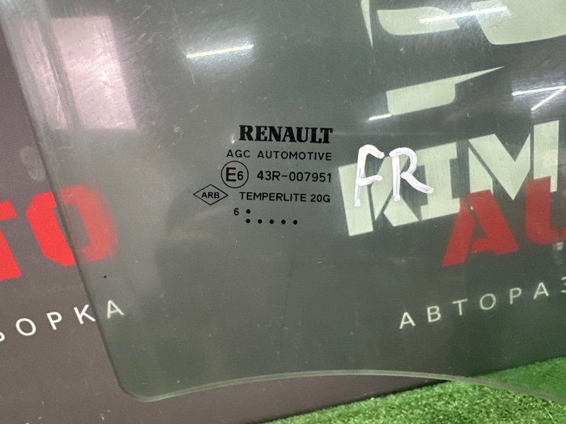 Стекло двери Renault Kaptur 2017