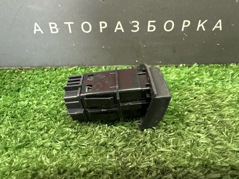 Кнопка аварийной сигнализации Renault Kaptur 2017