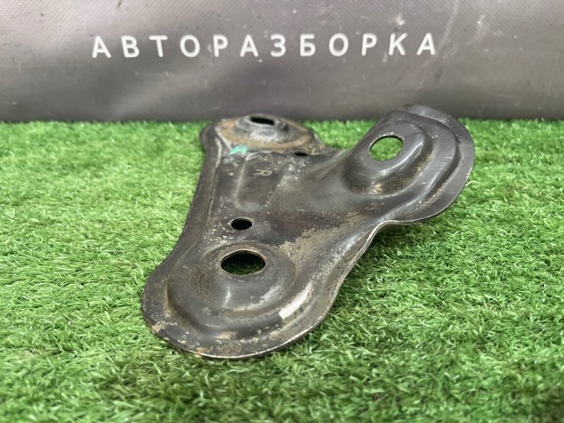 Кронштейн переднего подрамника Hyundai Sonata 7 2018