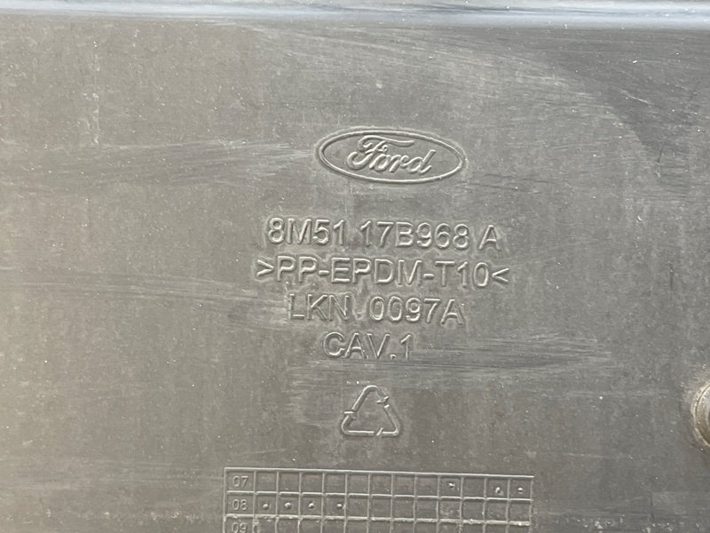 Решетка бампера нижняя Ford Focus 2 2009 CB