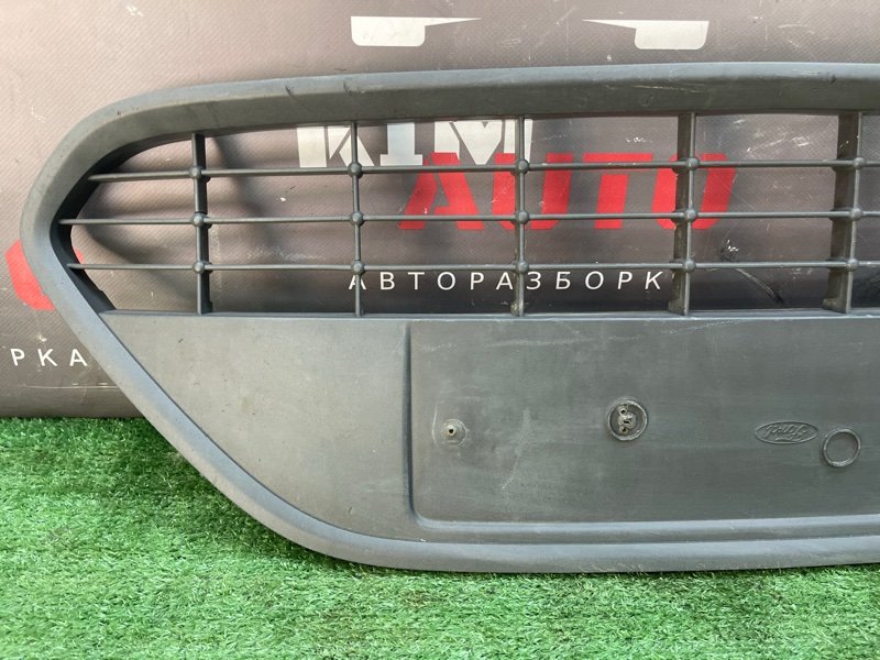 Решетка бампера нижняя Ford Focus 2 2009 CB