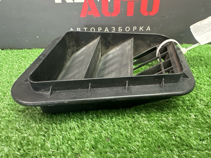 Решетка вентиляционная Kia Sportage 2 2009 KM