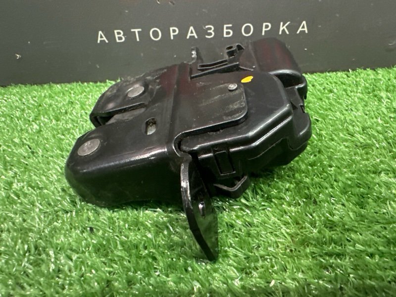 Замок крышки багажника Renault Kaptur 2017