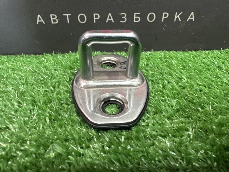 Ответная часть замка двери Skoda Yeti 2014