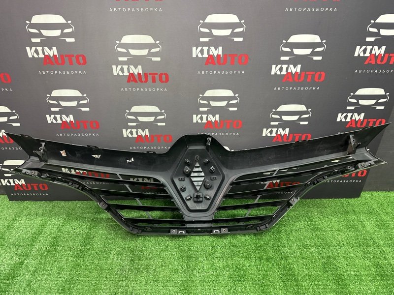 Решетка радиатора Renault Kaptur 2017