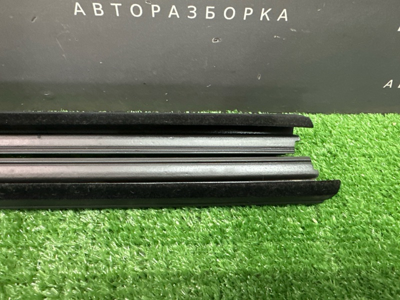 Уплотнитель стекла(бархотка) внутренний Volkswagen Polo 2017