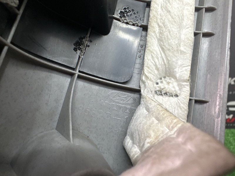 Накладка стойки лобового стекла Hyundai Solaris 1 2013