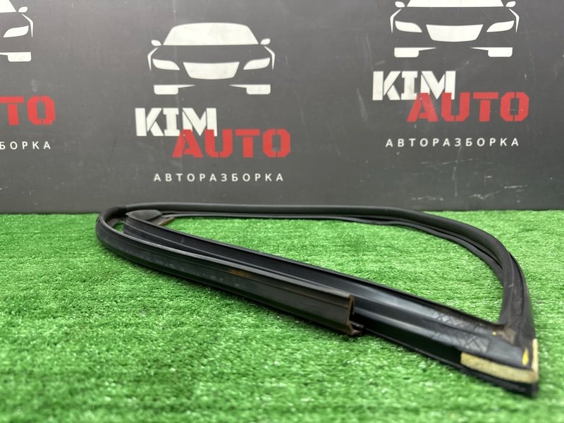 Уплотнитель стекла направляющий Hyundai Solaris 1 2013