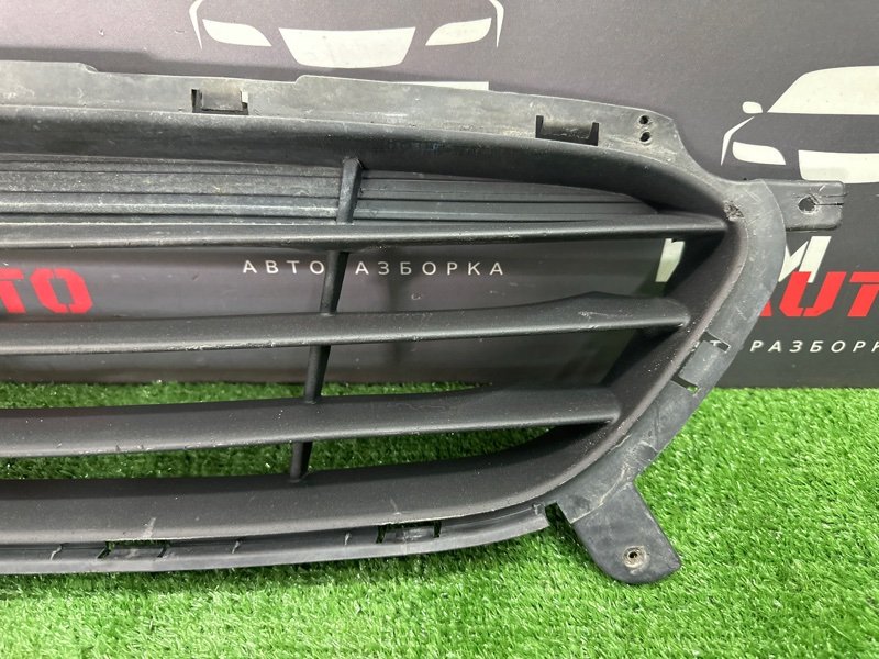 Решетка бампера нижняя Hyundai Solaris 1 2013