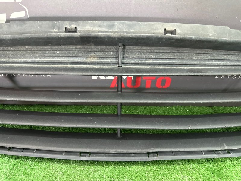 Решетка бампера нижняя Hyundai Solaris 1 2013