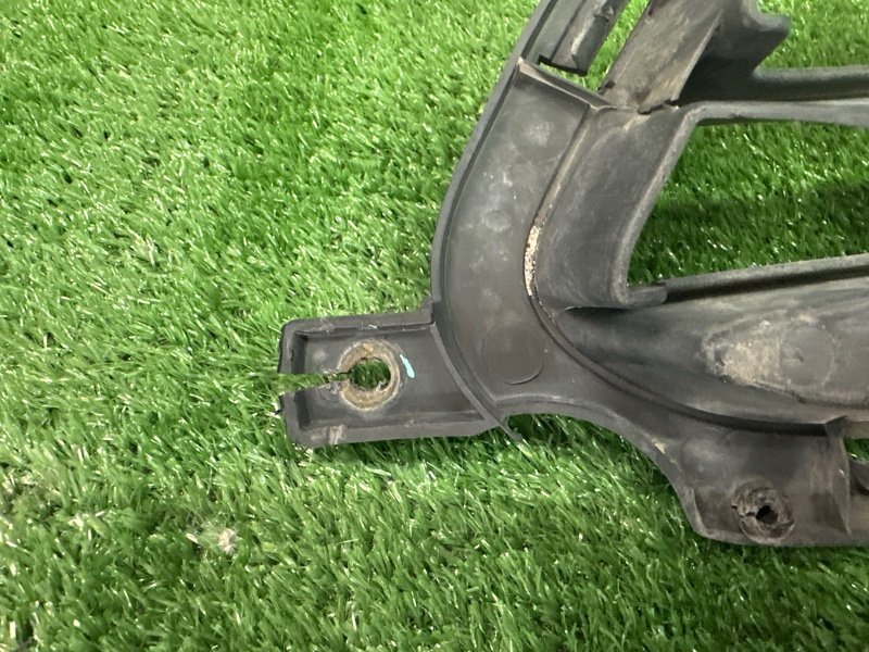 Решетка бампера нижняя Hyundai Solaris 1 2013