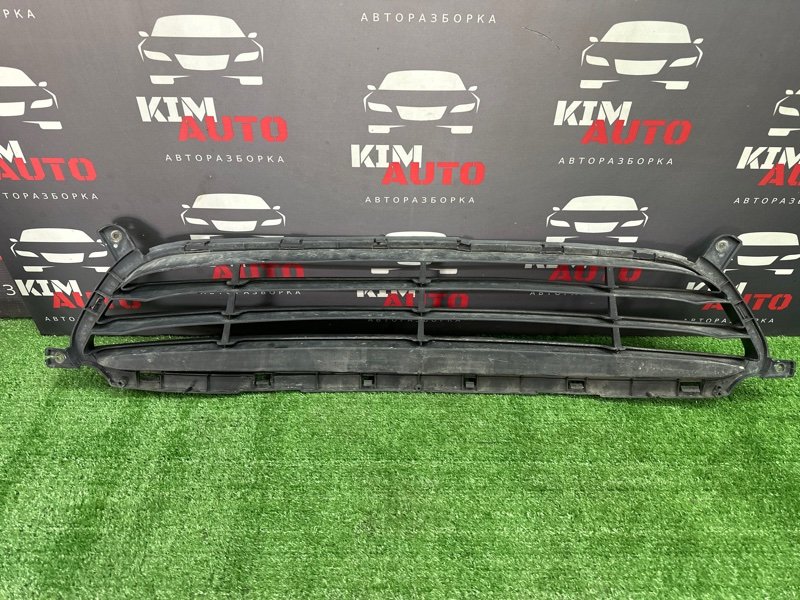 Решетка бампера нижняя Hyundai Solaris 1 2013