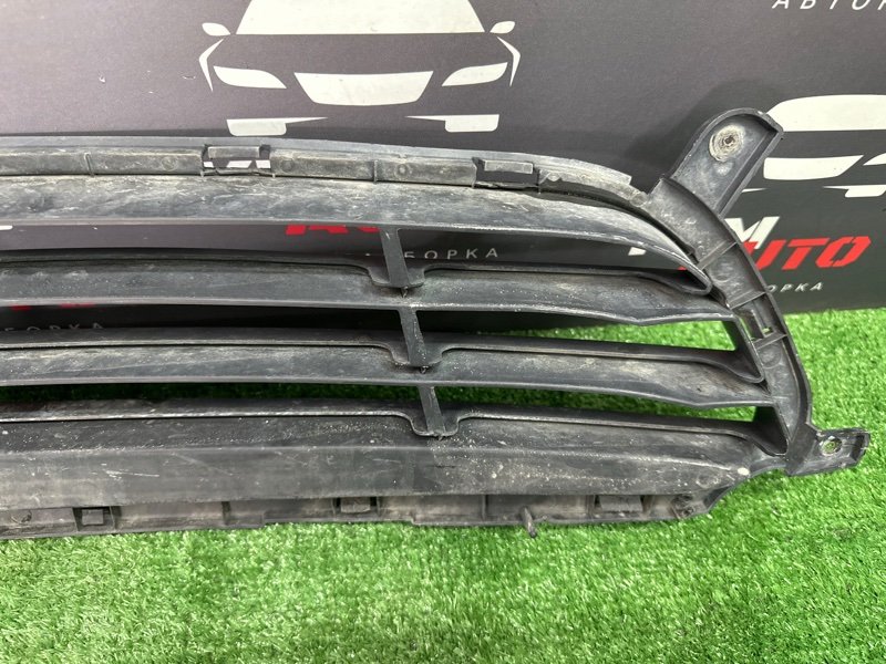 Решетка бампера нижняя Hyundai Solaris 1 2013