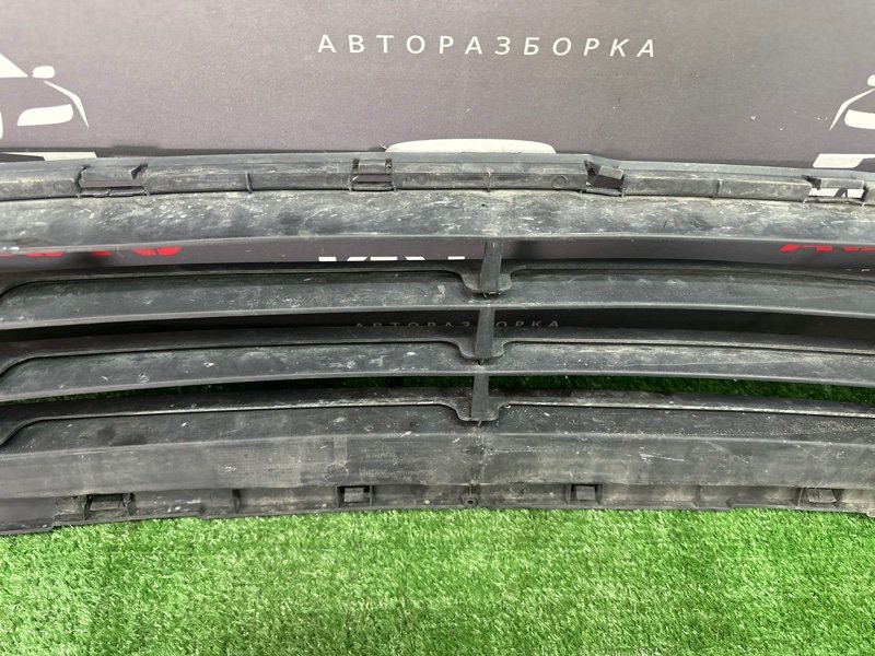 Решетка бампера нижняя Hyundai Solaris 1 2013