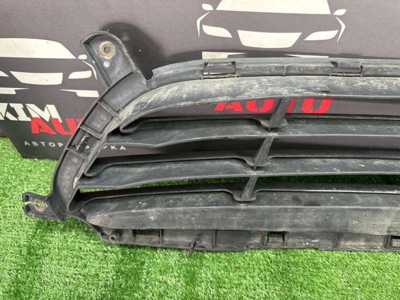 Решетка бампера нижняя Hyundai Solaris 1 2013