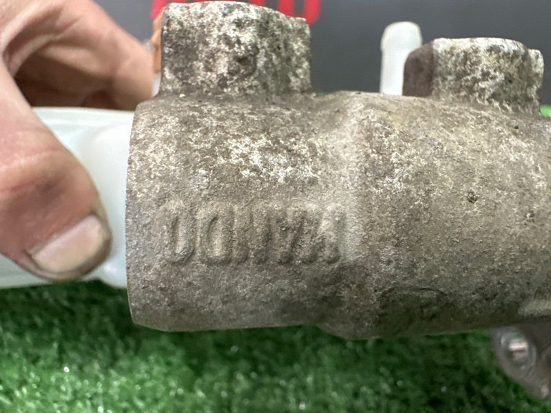 Главный тормозной цилиндр с бочком Hyundai Solaris 1 2013