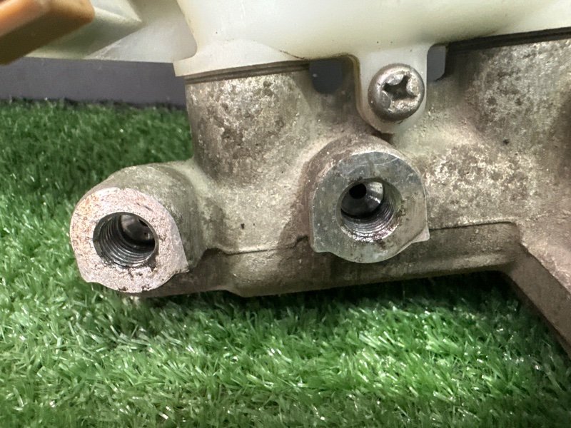 Главный тормозной цилиндр с бочком Hyundai Solaris 1 2013