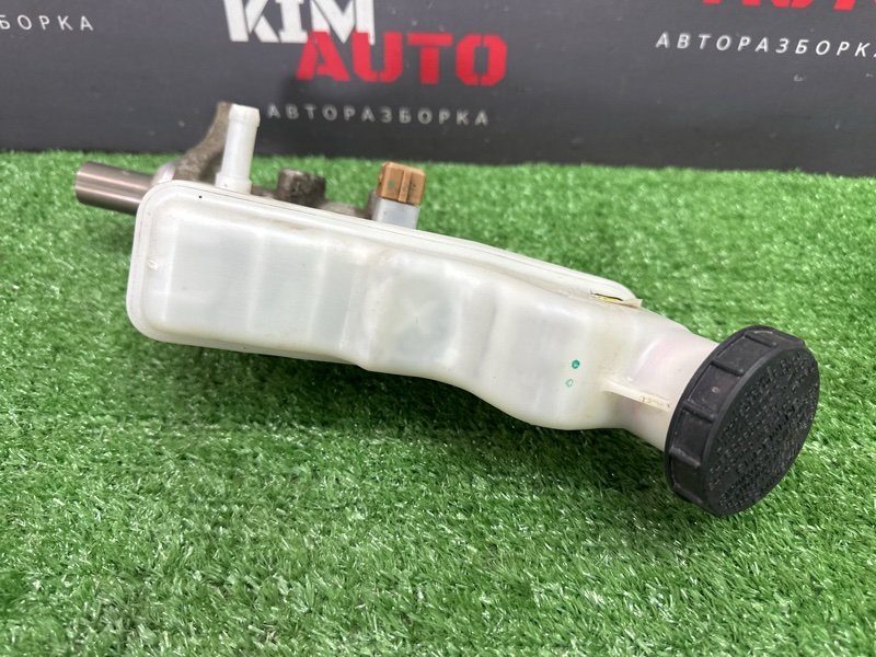 Главный тормозной цилиндр с бочком Hyundai Solaris 1 2013