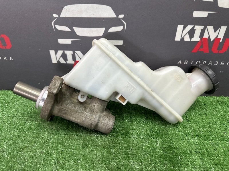 Главный тормозной цилиндр с бочком Hyundai Solaris 1 2013