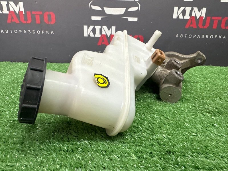 Главный тормозной цилиндр с бочком Hyundai Solaris 1 2013