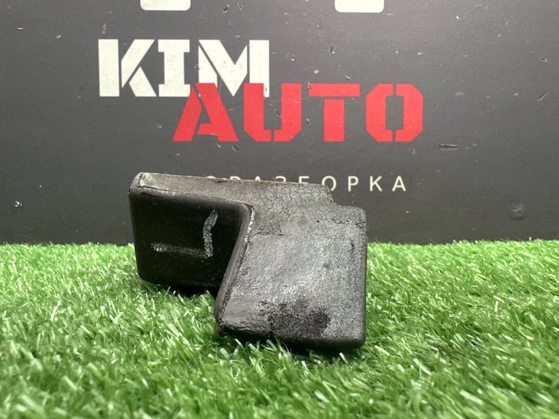 Уголок жабо Hyundai Solaris 1 2013