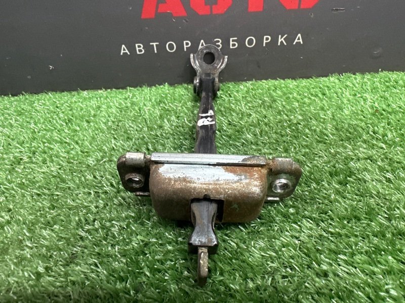 Ограничитель двери Hyundai Solaris 1 2013